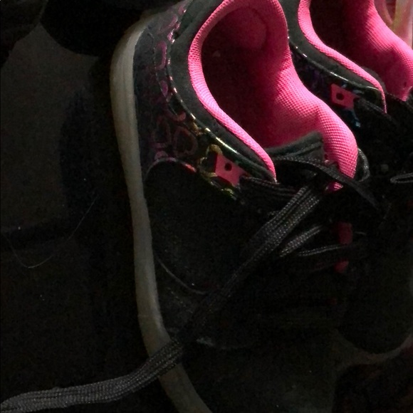 Shoes - Picture 7 of 8